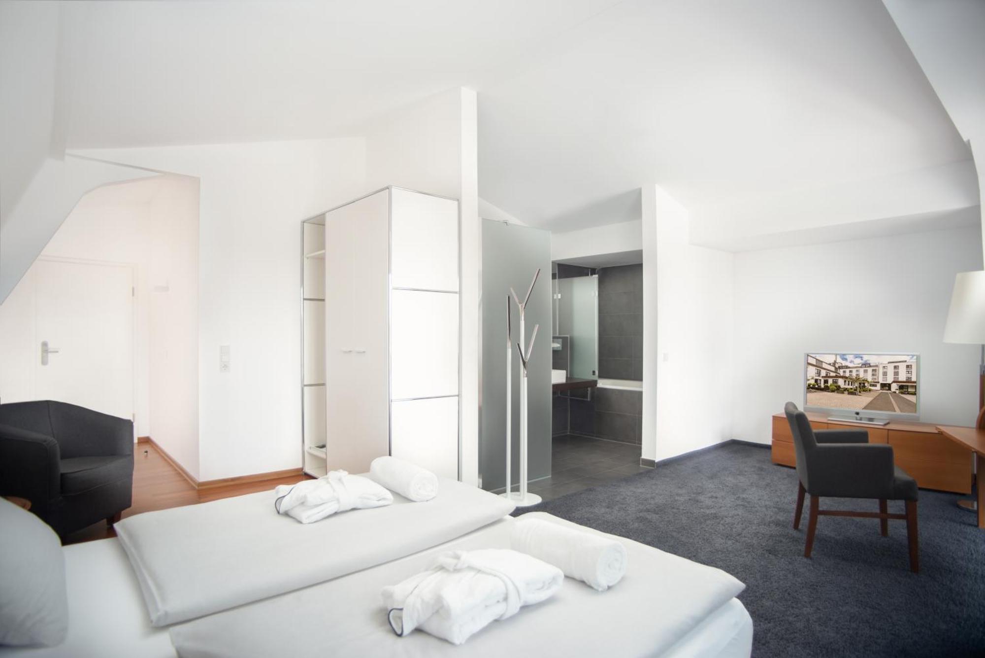 &Repeat Koeln Airport Otel Dış mekan fotoğraf